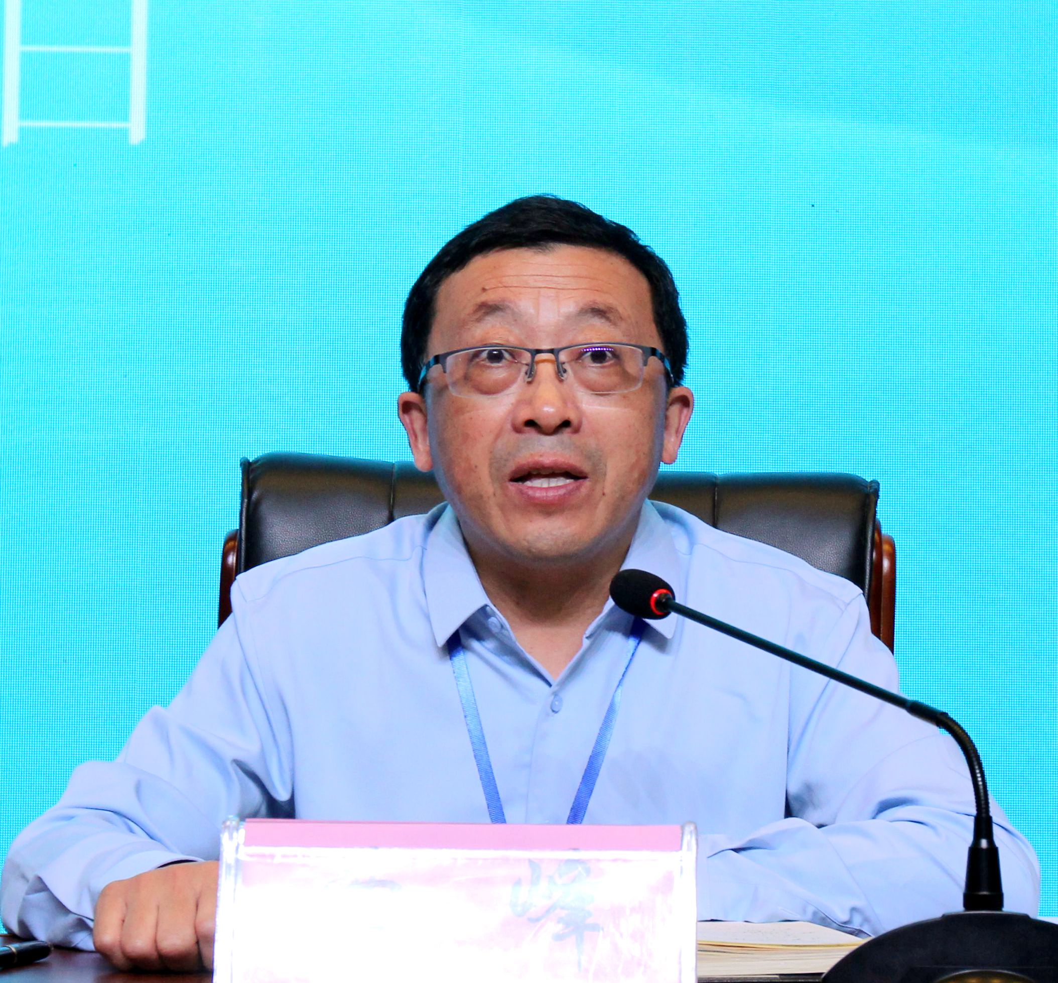 曹峰副校长主持开幕式